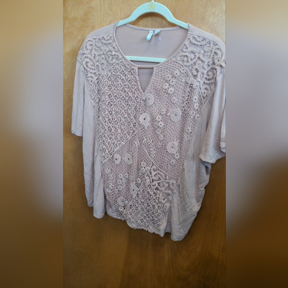 Chic Crochet Women's Blouse in Soft Pink